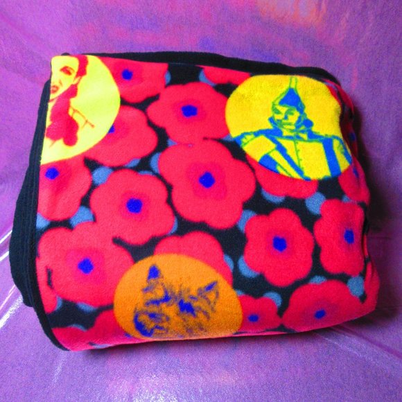 Wizard Of Oz Poppies 85" x 58" Fleece Blanket - Picture 3 of 3